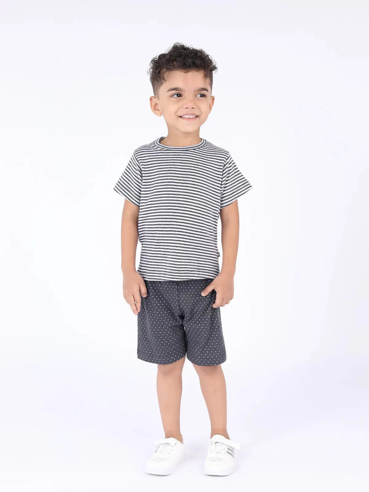 Half sleeve black stripe pattern in white t-shirt & shorts for baby