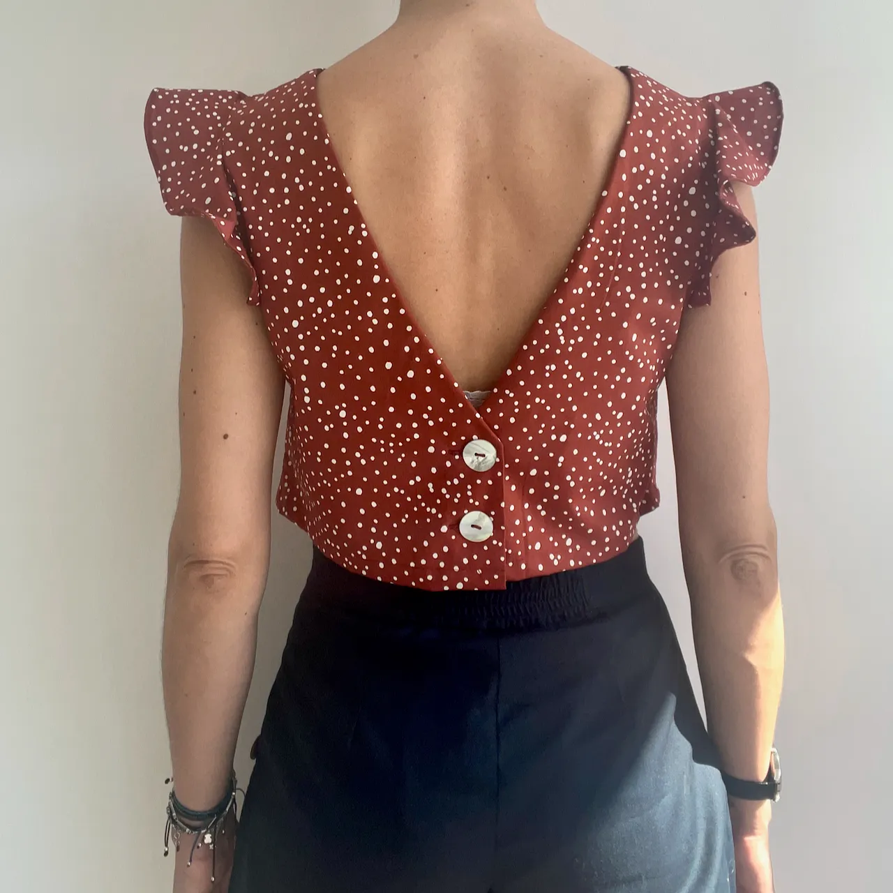 the Split crop top DOTS