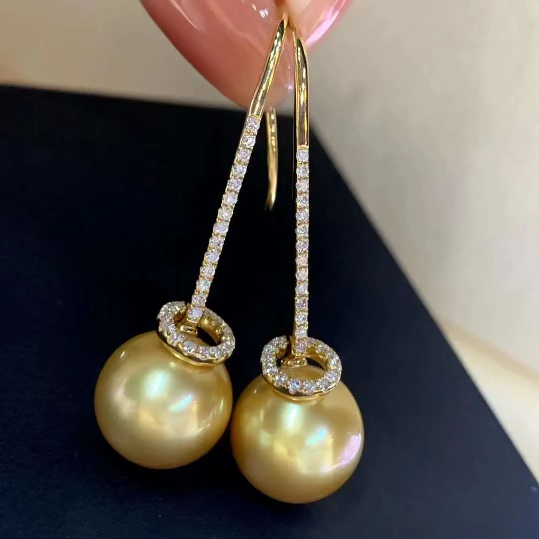 Tsukihana  18K Gold South Sea Pearl With Diamond Earrings - TS001