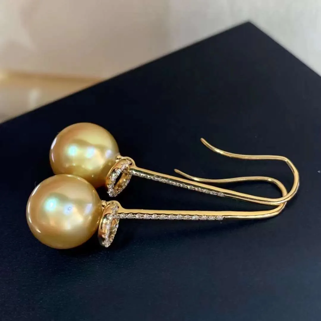 Tsukihana  18K Gold South Sea Pearl With Diamond Earrings - TS001