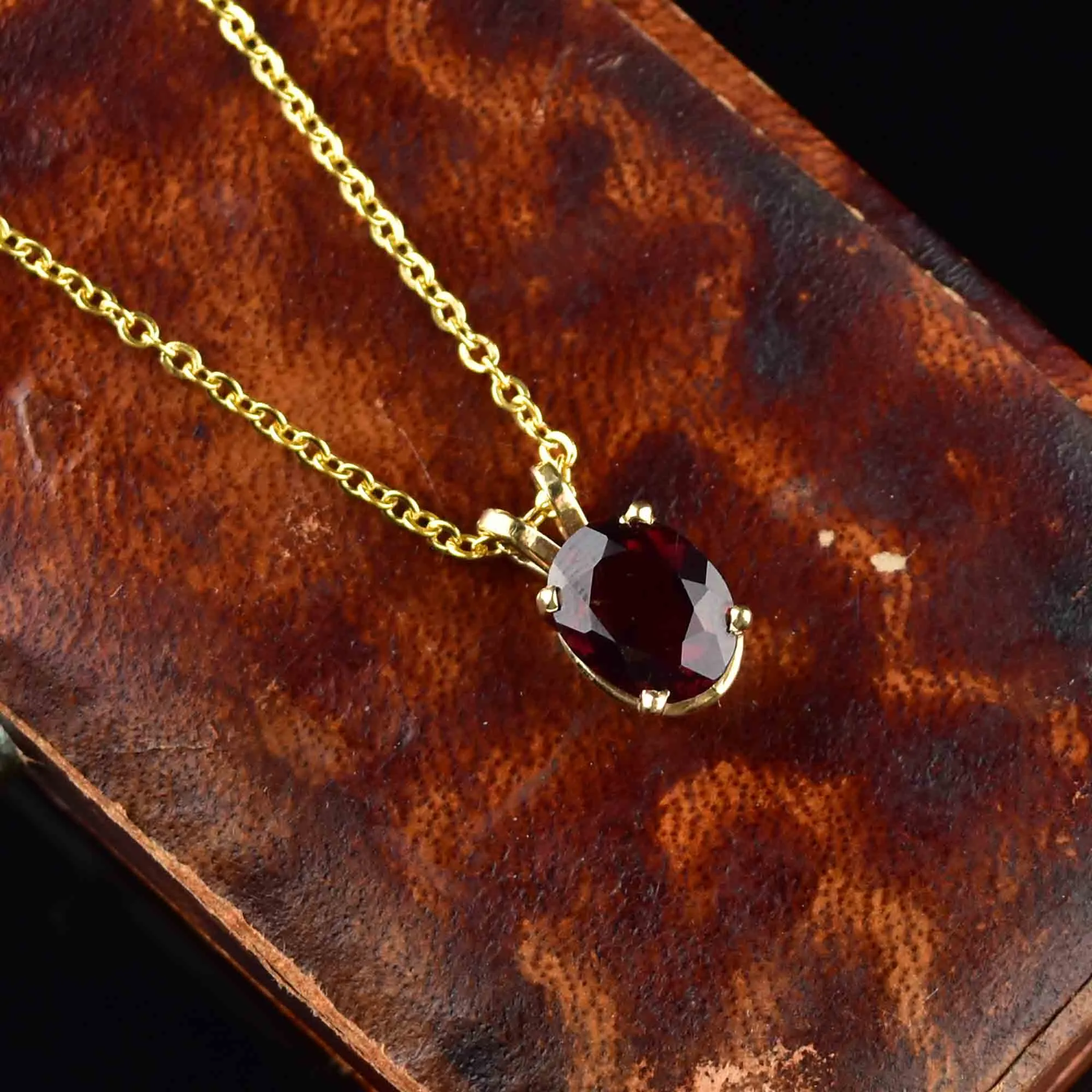 Vintage 14K Gold Garnet Solitaire Pendant Necklace